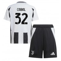 Maglia Calcio Juventus Juan Cabal #32 Prima Divisa Bambino 2024-25 Manica Corta (+ pantaloncini)